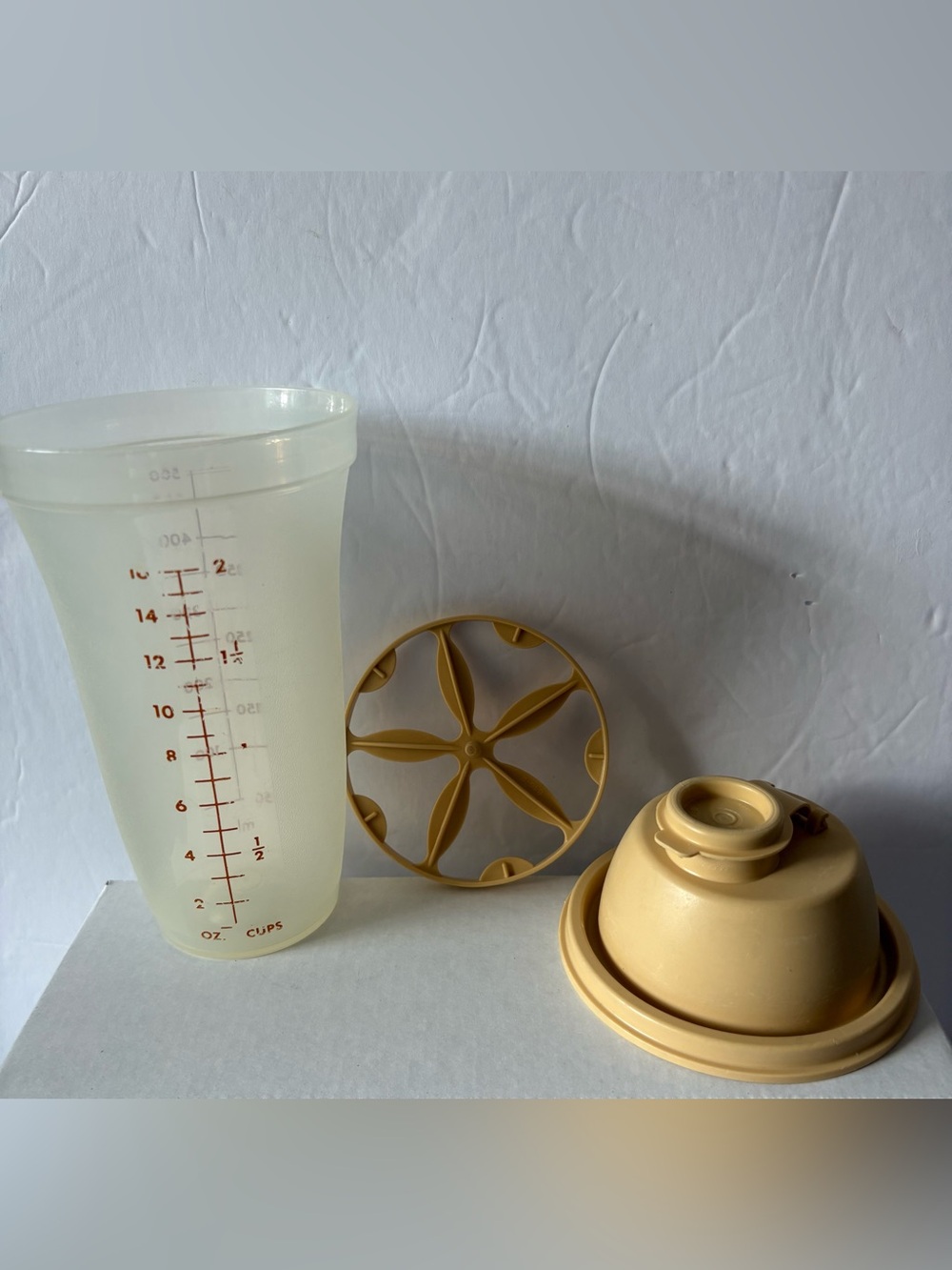 Tupperware Quick Shake Blender Bottle Almond
